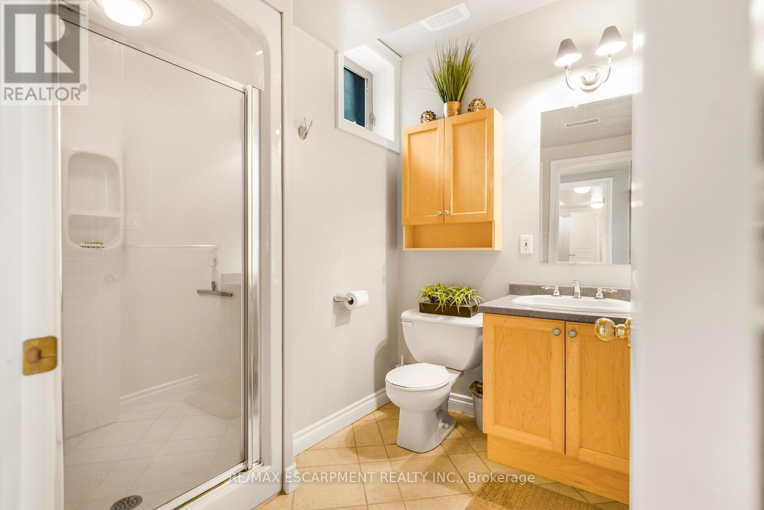 130 Dorchester Drive, Grimsby, Ontario  L3M 1A8 - Photo 27 - X12838456