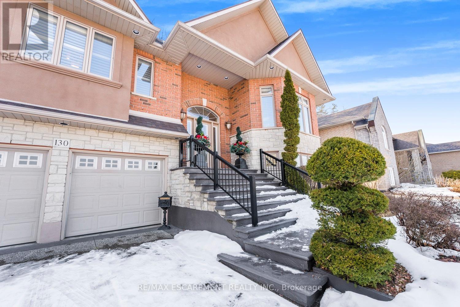 130 Dorchester Drive, Grimsby, Ontario  L3M 1A8 - Photo 3 - X12838456