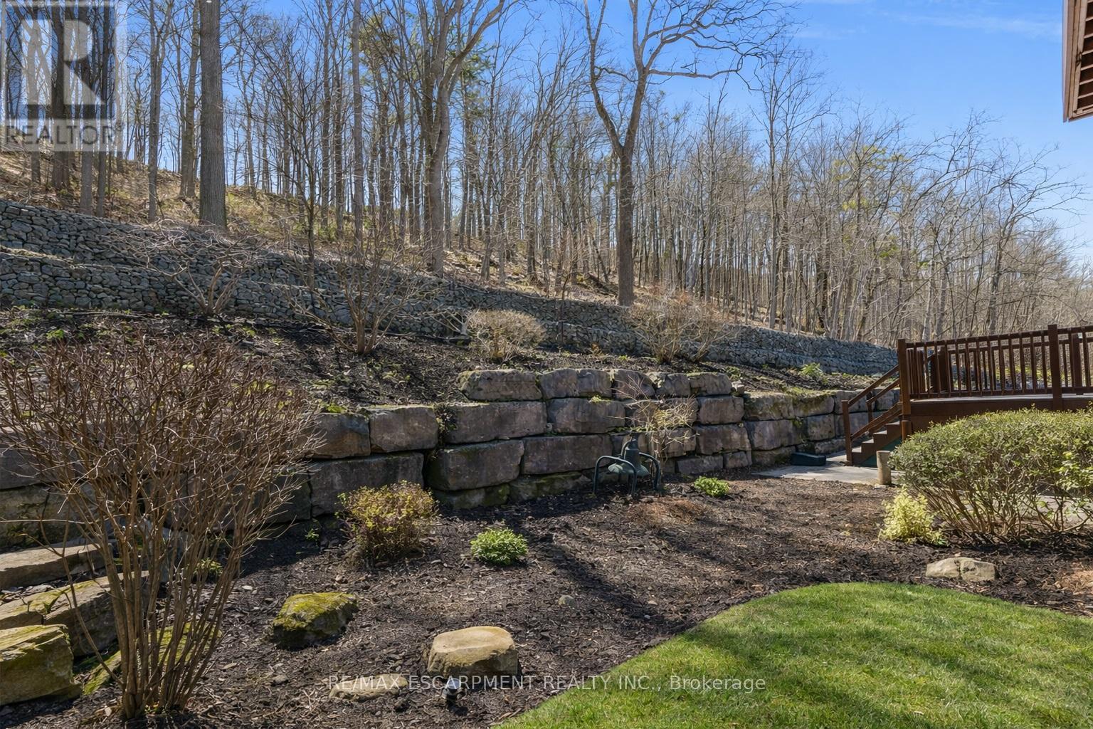 130 Dorchester Drive, Grimsby, Ontario  L3M 1A8 - Photo 31 - X12838456