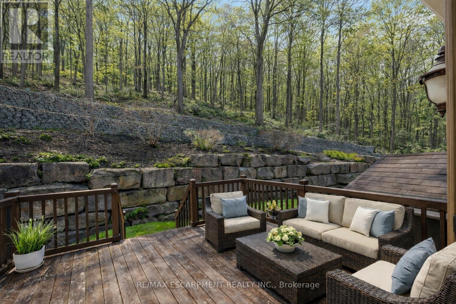 130 Dorchester Drive, Grimsby, Ontario  L3M 1A8 - Photo 34 - X12838456