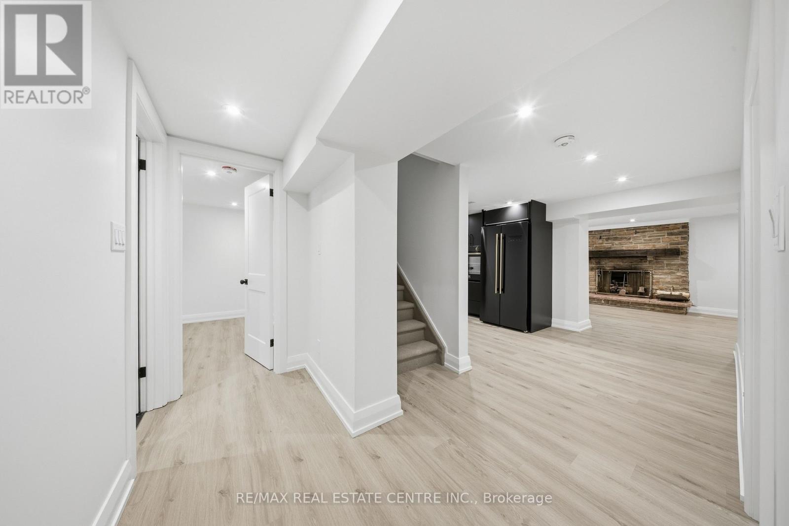 Apt B (Lower) - 70 Beaverbrook Avenue, Toronto, Ontario  M9B 2N6 - Photo 3 - W12810350