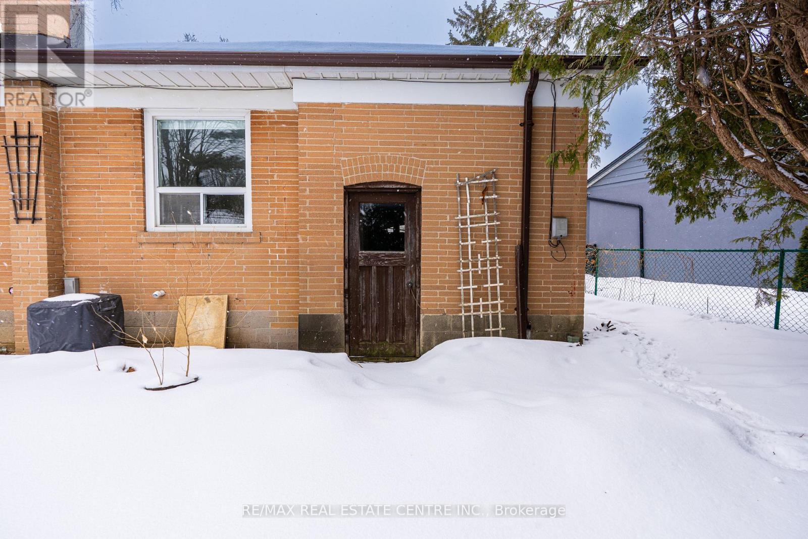 Apt B (Lower) - 70 Beaverbrook Avenue, Toronto, Ontario  M9B 2N6 - Photo 15 - W12810350