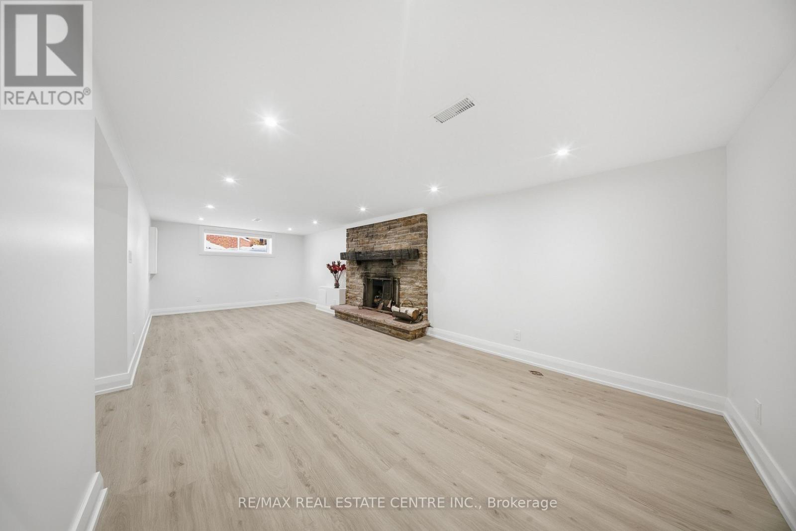 Apt B (Lower) - 70 Beaverbrook Avenue, Toronto, Ontario  M9B 2N6 - Photo 4 - W12810350