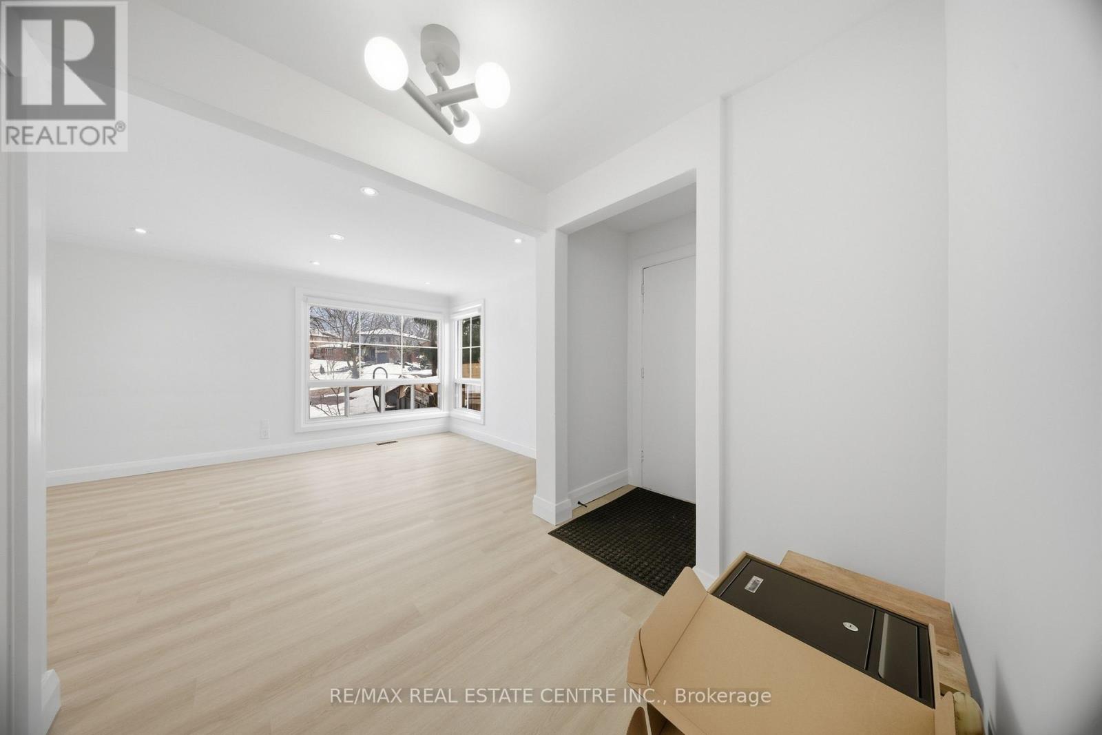 Apt. A (Upper) - 70 Beaverbrook Avenue, Toronto, Ontario  M9B 2N6 - Photo 7 - W12810348