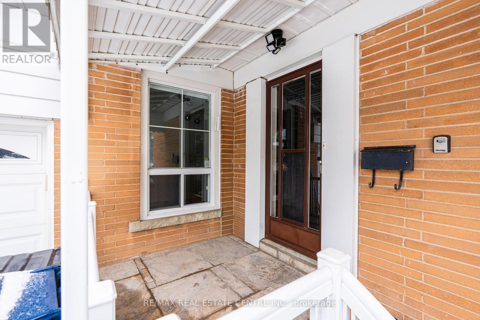 Apt. A (Upper) - 70 Beaverbrook Avenue, Toronto, Ontario  M9B 2N6 - Photo 18 - W12810348