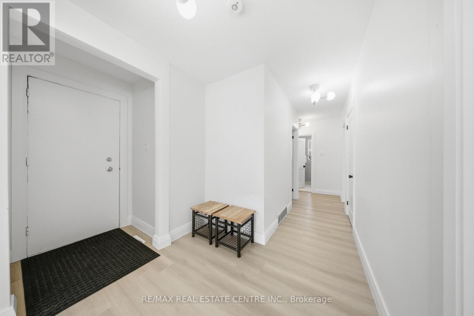 Apt. A (Upper) - 70 Beaverbrook Avenue, Toronto, Ontario  M9B 2N6 - Photo 8 - W12810348