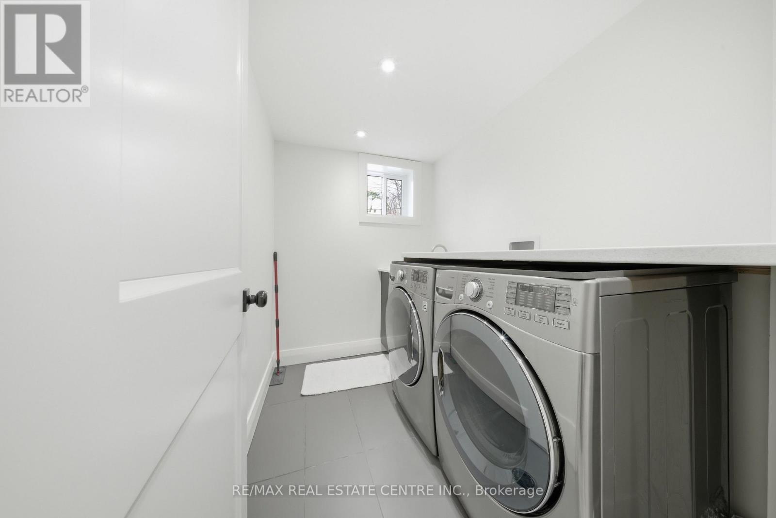 Apt B (Lower) - 70 Beaverbrook Avenue, Toronto, Ontario  M9B 2N6 - Photo 7 - W12810350