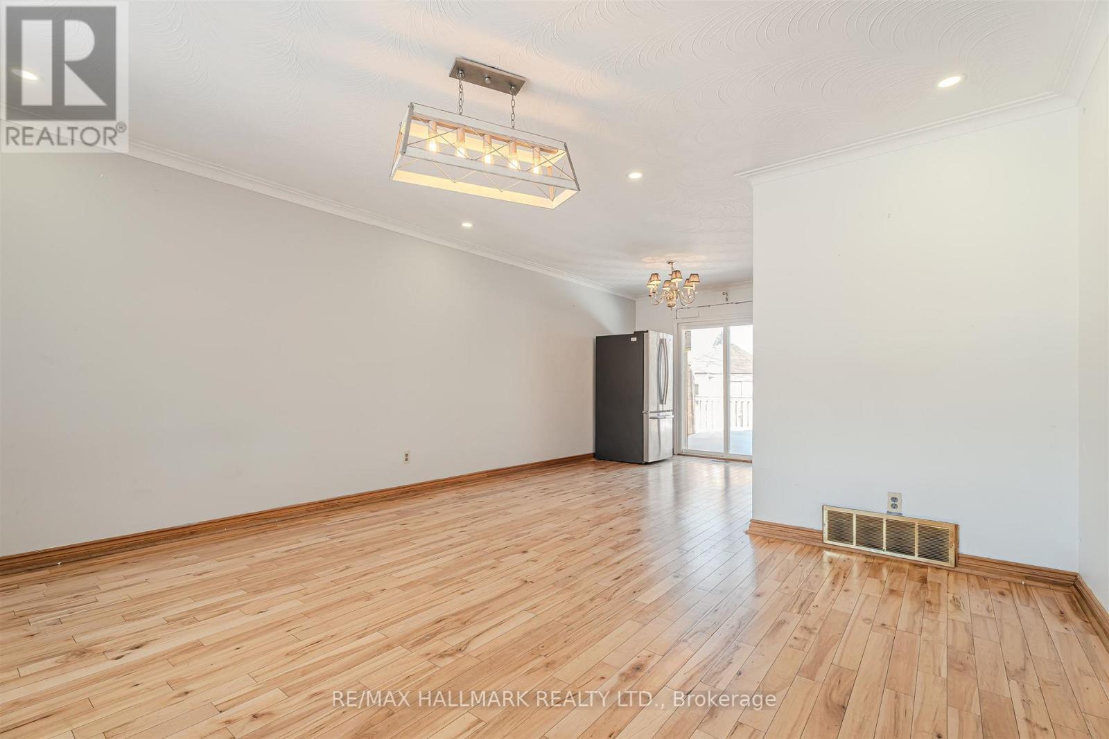 22 Kimbark Drive, Brampton, Ontario  L6X 2A1 - Photo 5 - W12823360