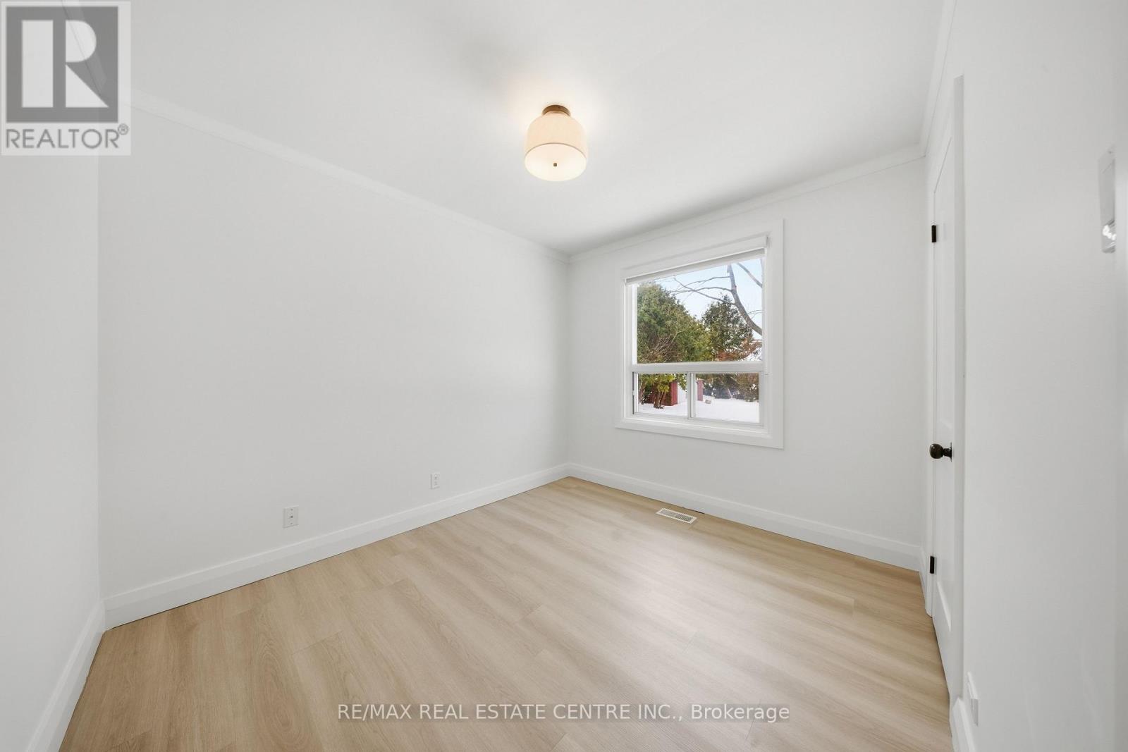 Apt. A (Upper) - 70 Beaverbrook Avenue, Toronto, Ontario  M9B 2N6 - Photo 12 - W12810348