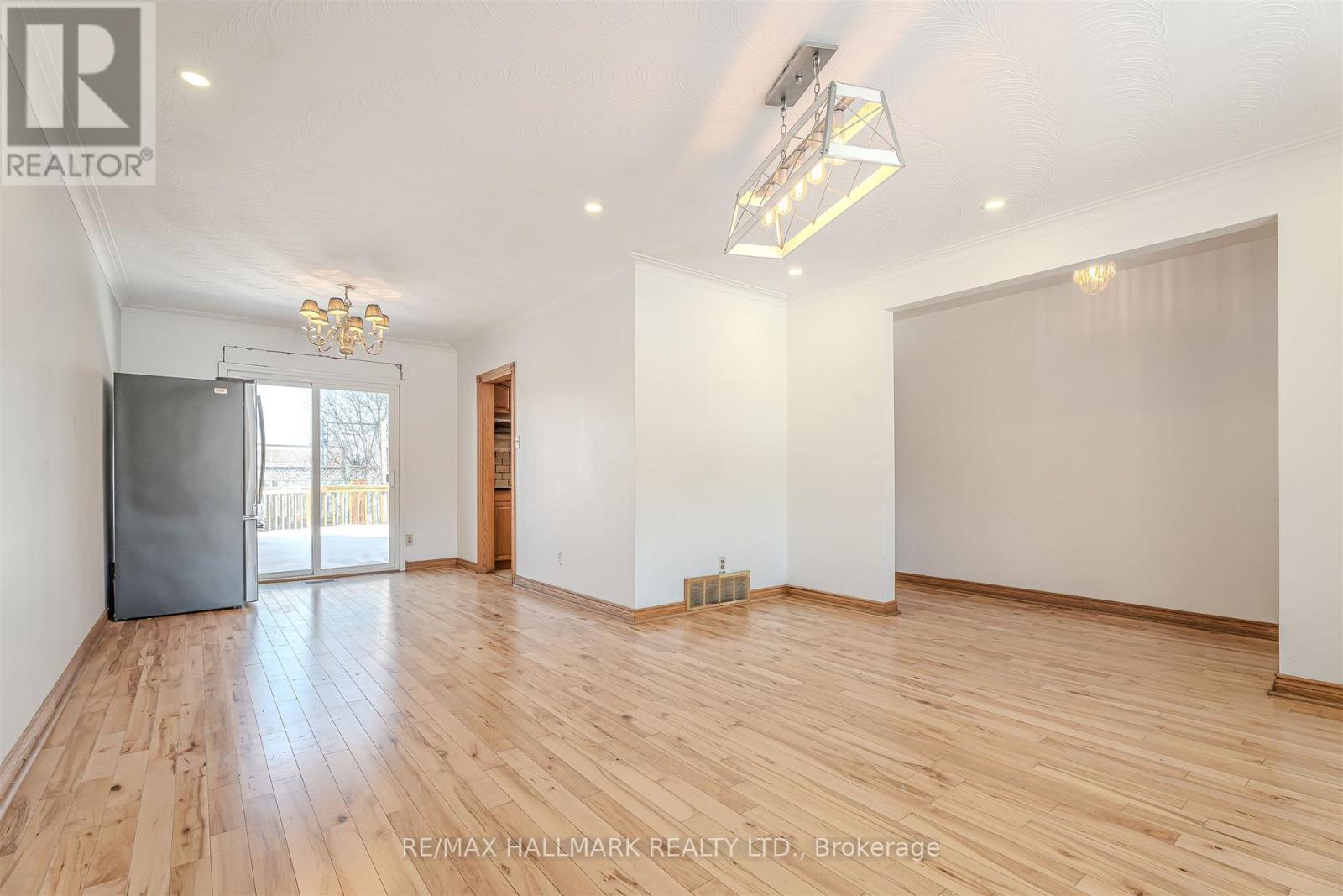 22 Kimbark Drive, Brampton, Ontario  L6X 2A1 - Photo 6 - W12823360