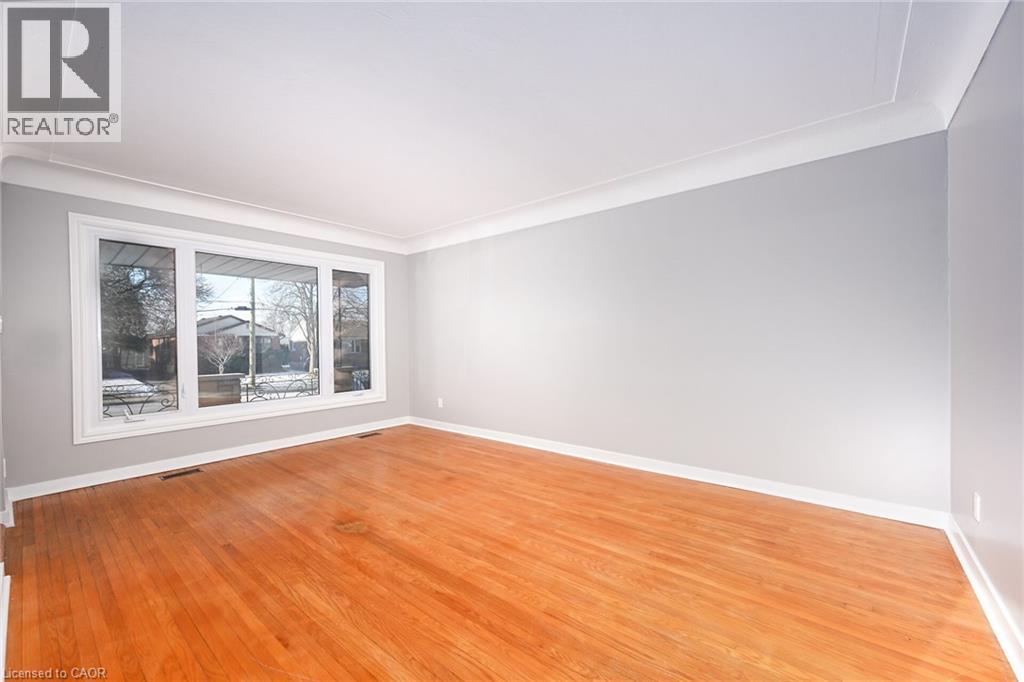 325 East 16th Street, Hamilton, Ontario  L9A 4K1 - Photo 6 - 40809071