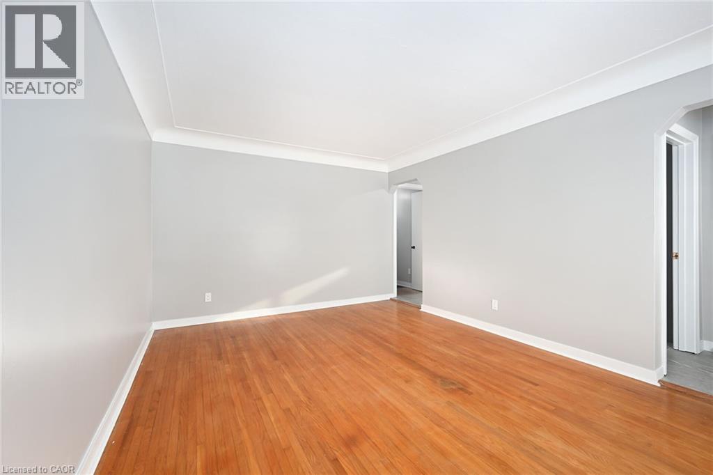 325 East 16th Street, Hamilton, Ontario  L9A 4K1 - Photo 7 - 40809071