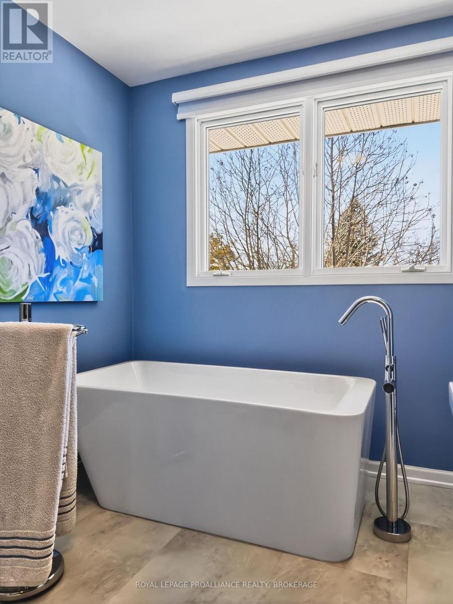 745 Sussex Boulevard, Kingston (South Of Taylor-Kidd Blvd), Ontario  K7M 5B4 - Photo 20 - X12838794