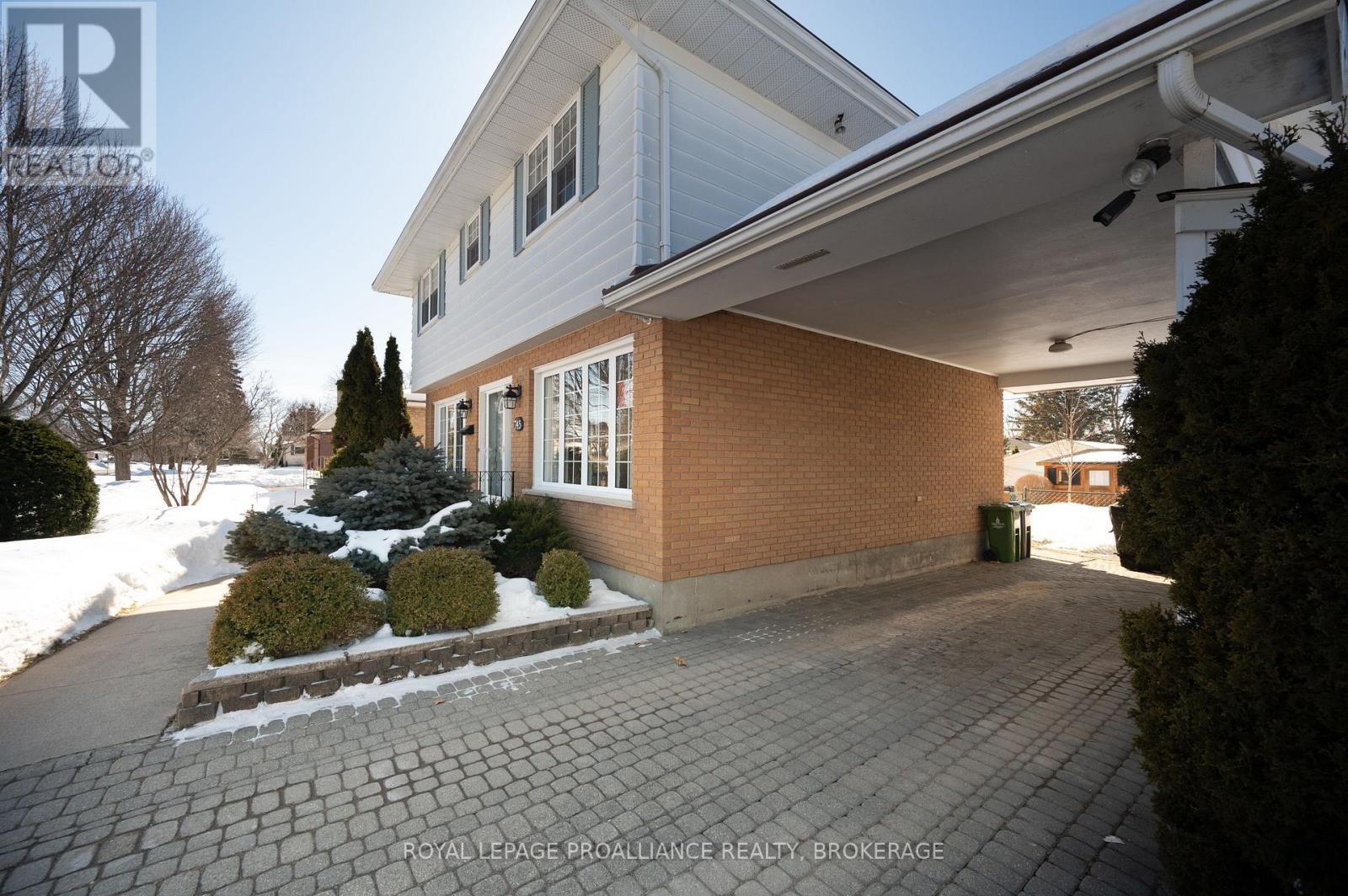 745 Sussex Boulevard, Kingston (South Of Taylor-Kidd Blvd), Ontario  K7M 5B4 - Photo 3 - X12838794