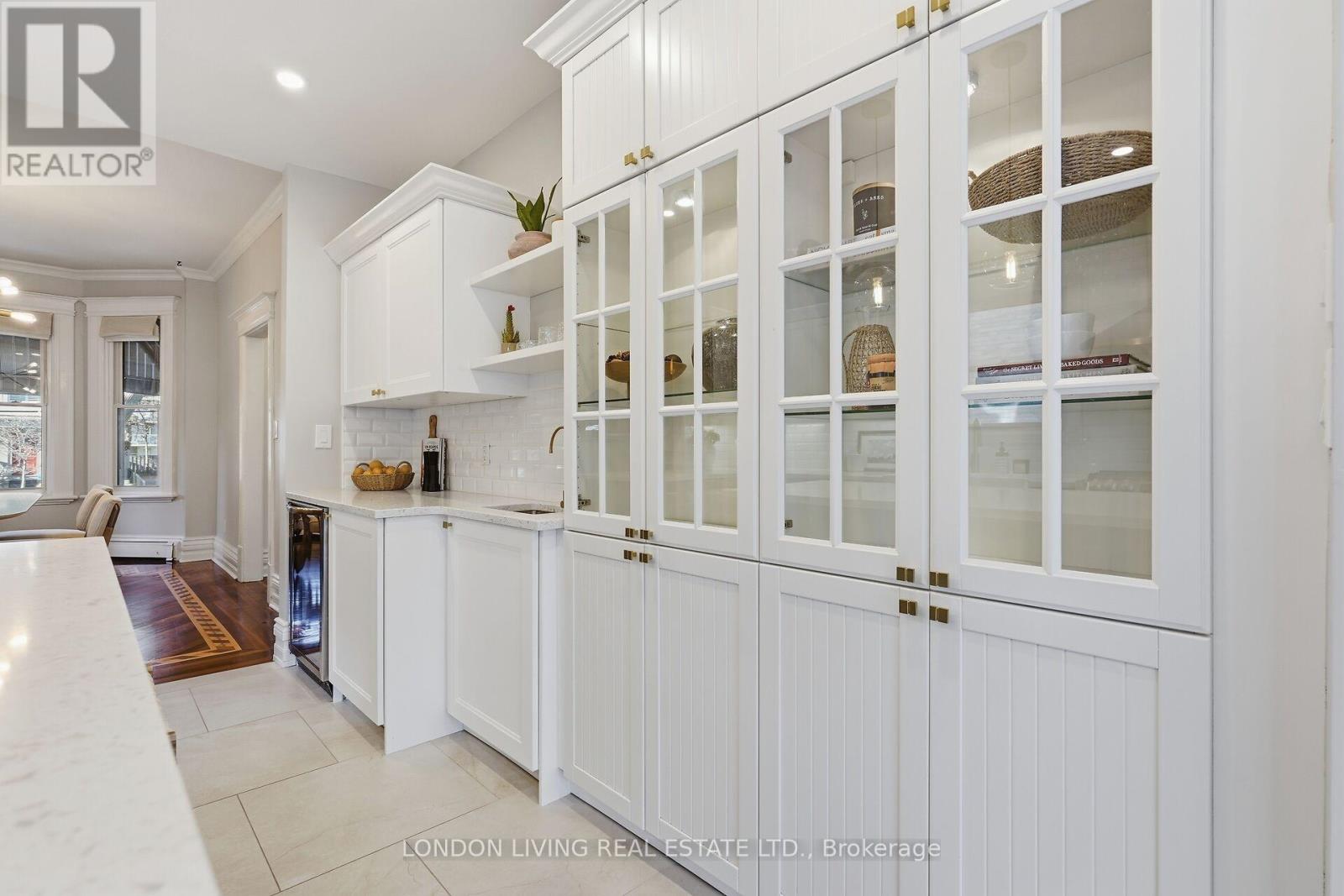 197 Elmwood Avenue E, London South, Ontario  N6C 1K1 - Photo 12 - X12838860