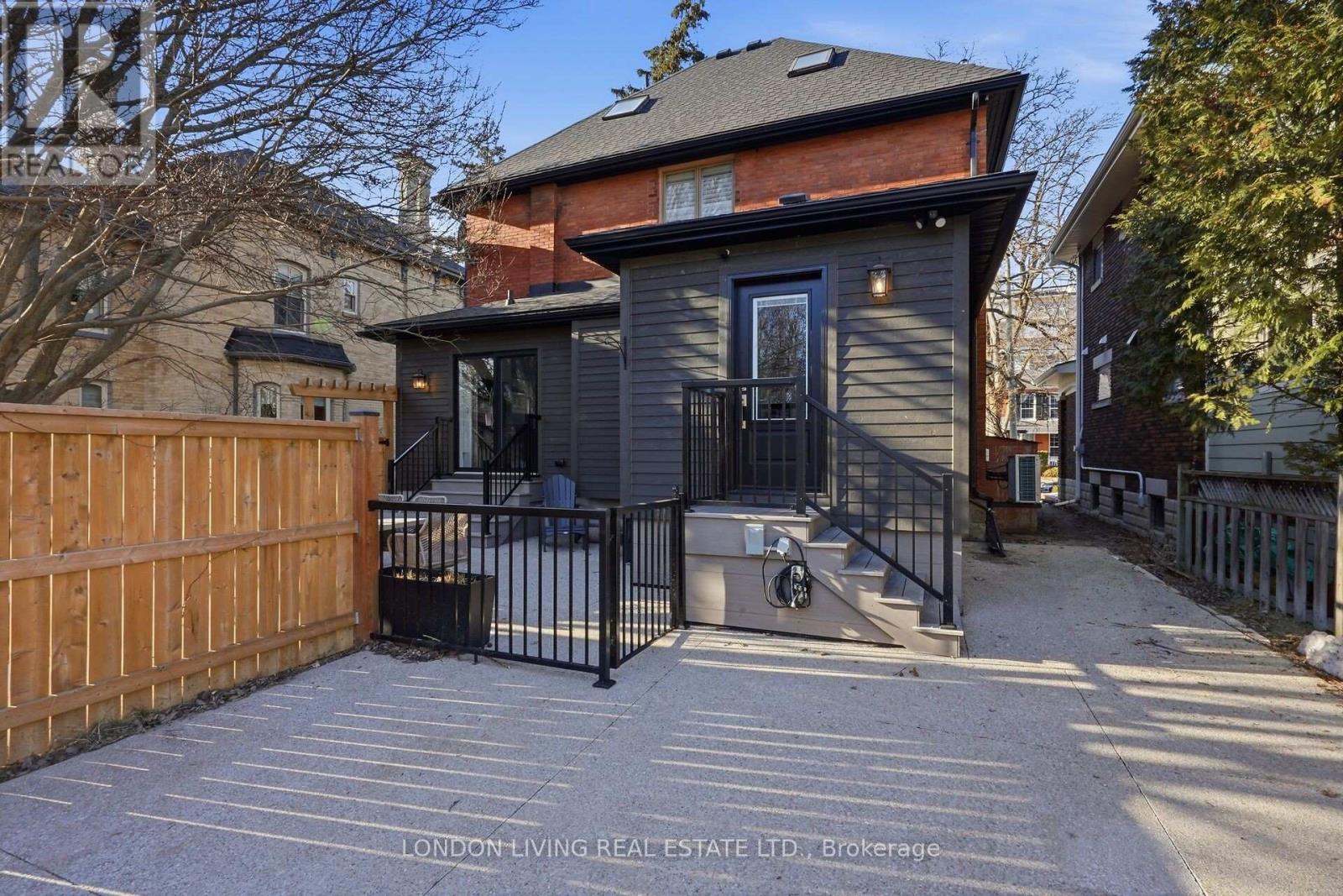 197 Elmwood Avenue E, London South, Ontario  N6C 1K1 - Photo 39 - X12838860