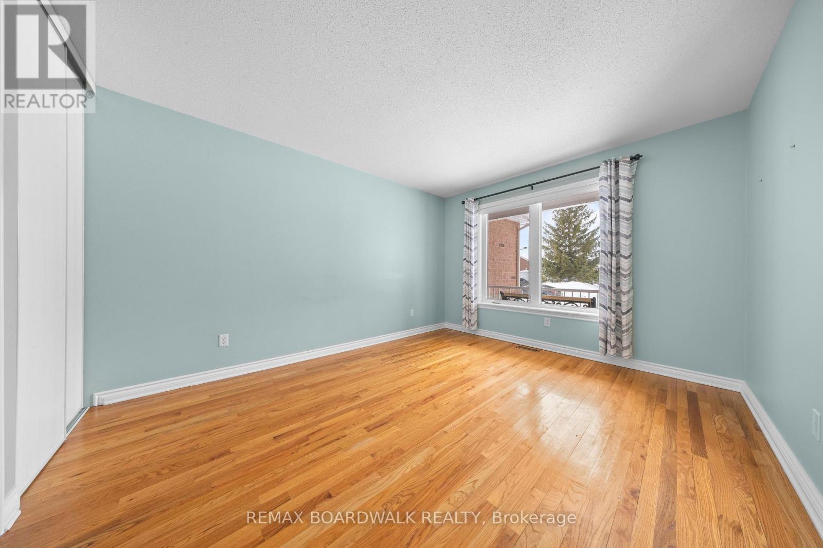 1 Weaver Crescent, Ottawa, Ontario  K2K 3E1 - Photo 13 - X12838850