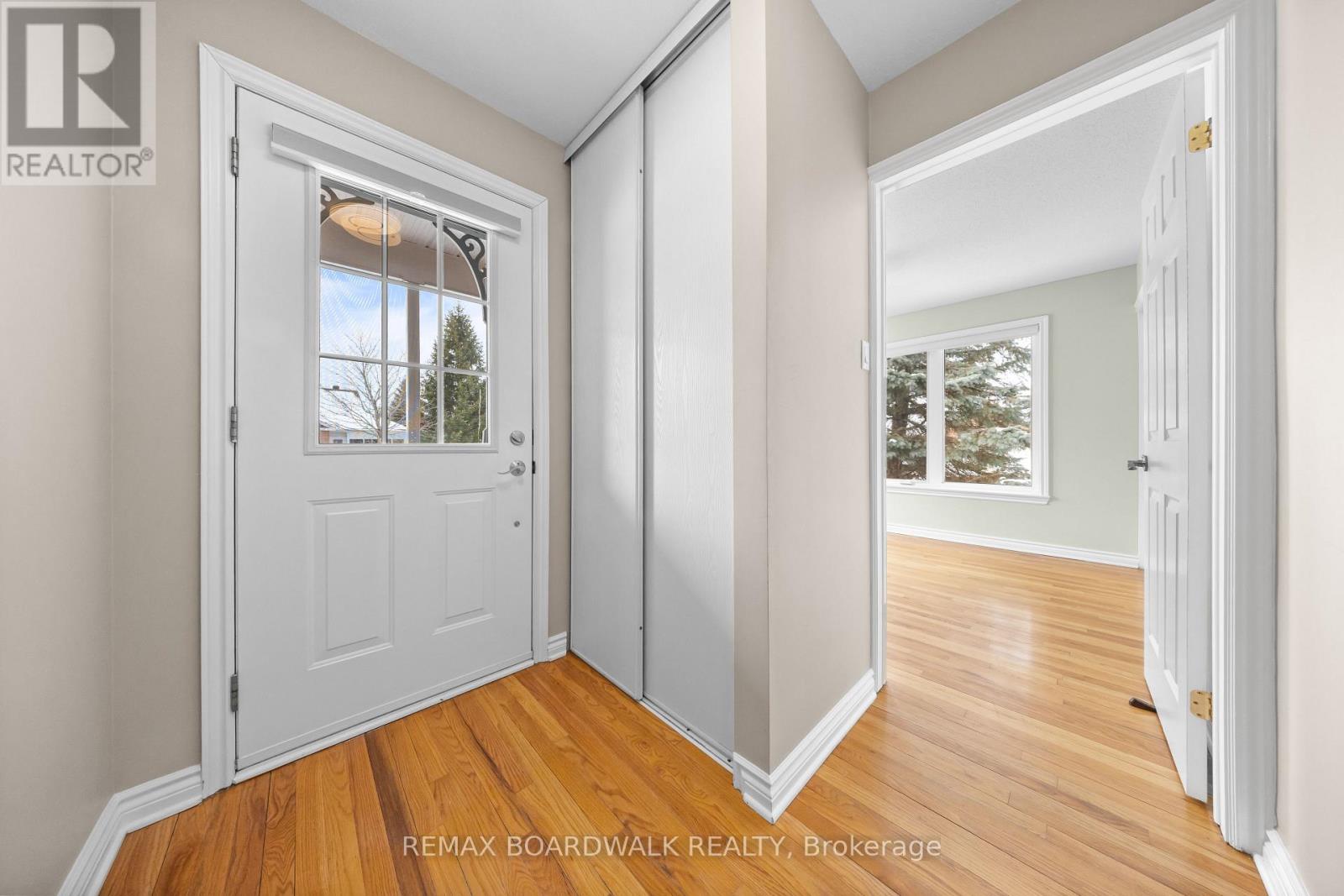 1 Weaver Crescent, Ottawa, Ontario  K2K 3E1 - Photo 5 - X12838850