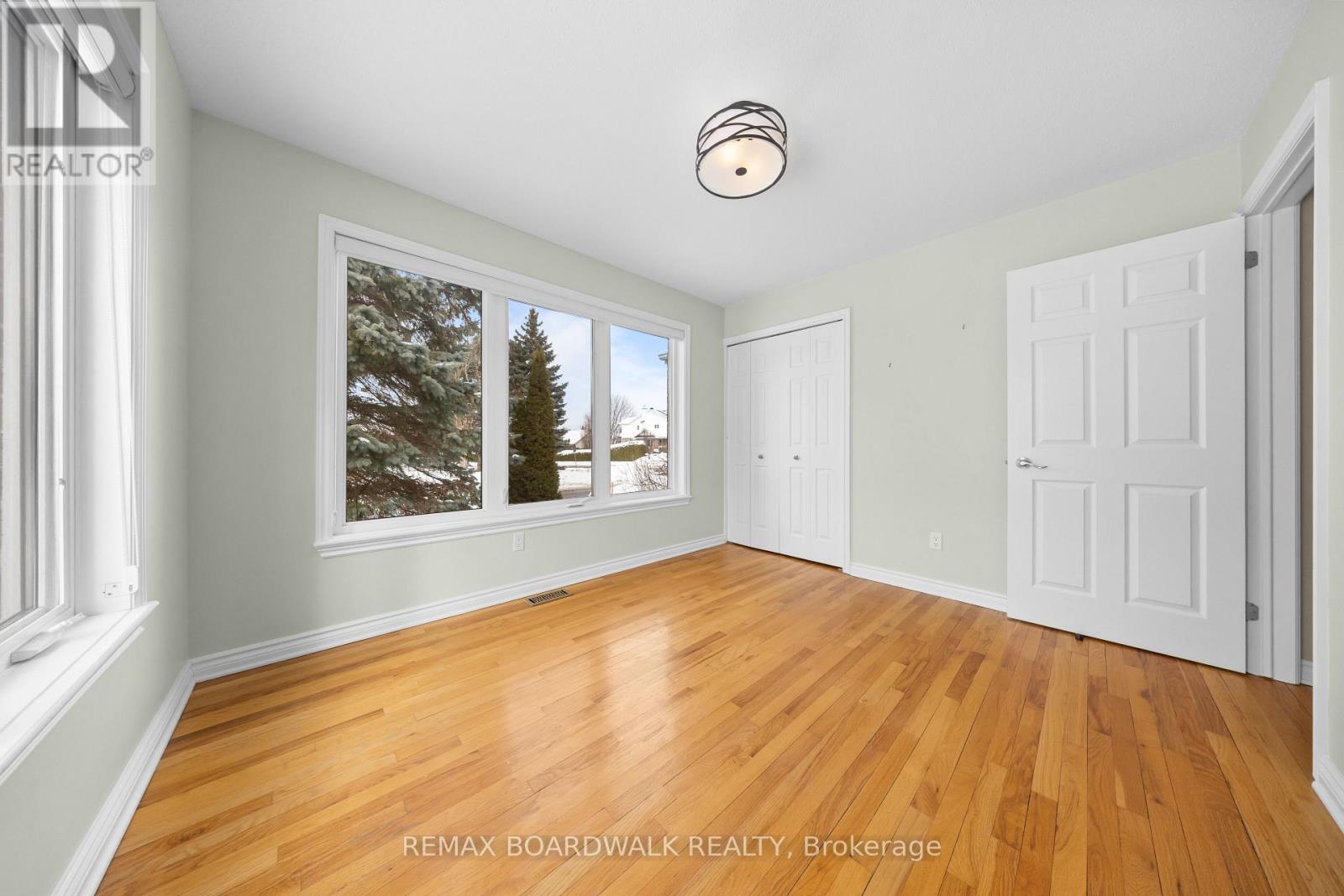 1 Weaver Crescent, Ottawa, Ontario  K2K 3E1 - Photo 7 - X12838850