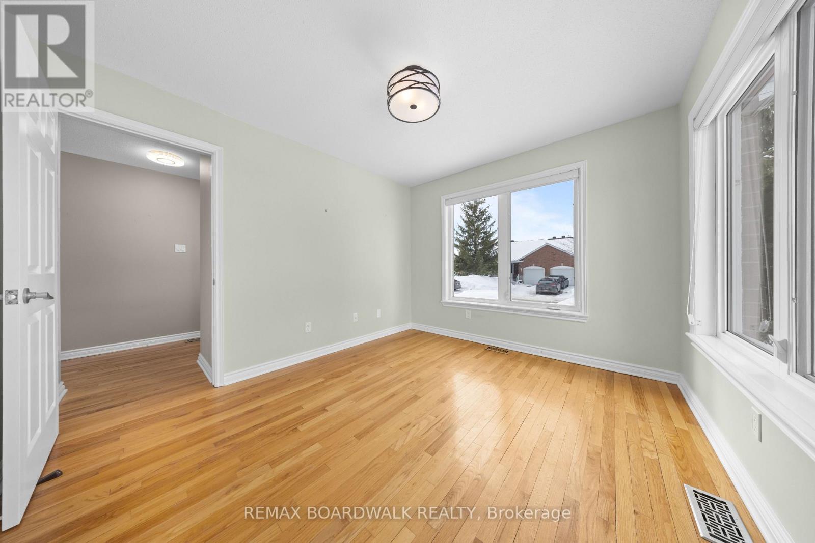 1 Weaver Crescent, Ottawa, Ontario  K2K 3E1 - Photo 8 - X12838850