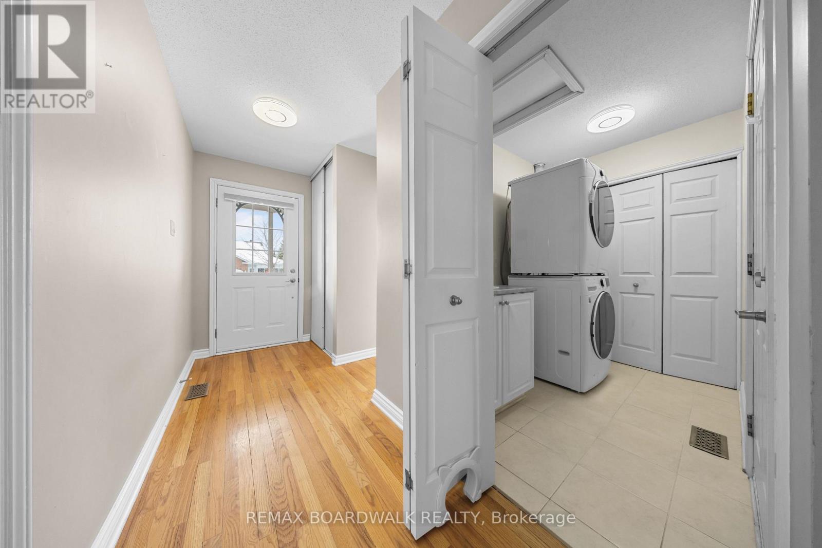 1 Weaver Crescent, Ottawa, Ontario  K2K 3E1 - Photo 9 - X12838850