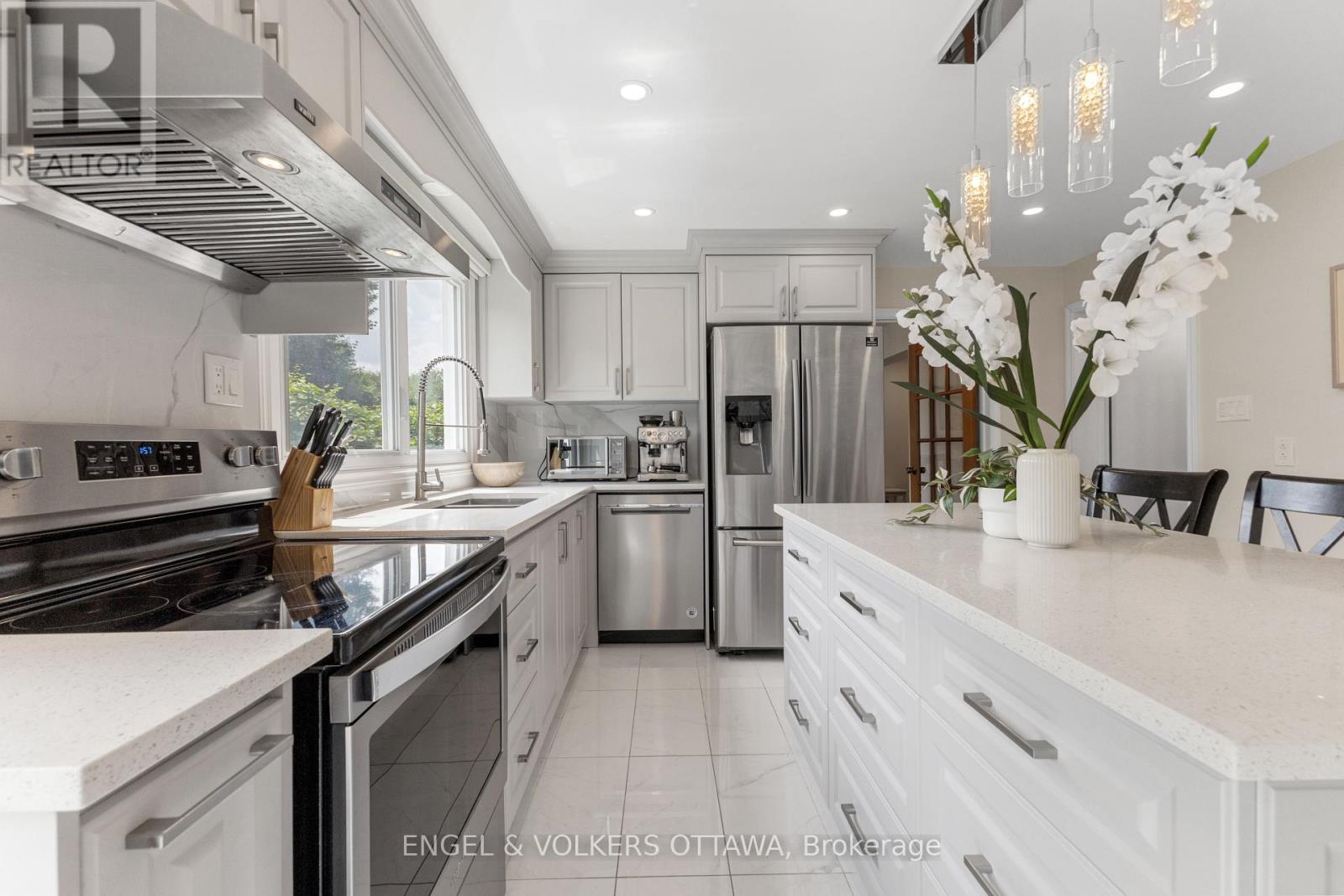 97 Queensline Drive, Ottawa, Ontario  K2H 7J6 - Photo 10 - X12838856