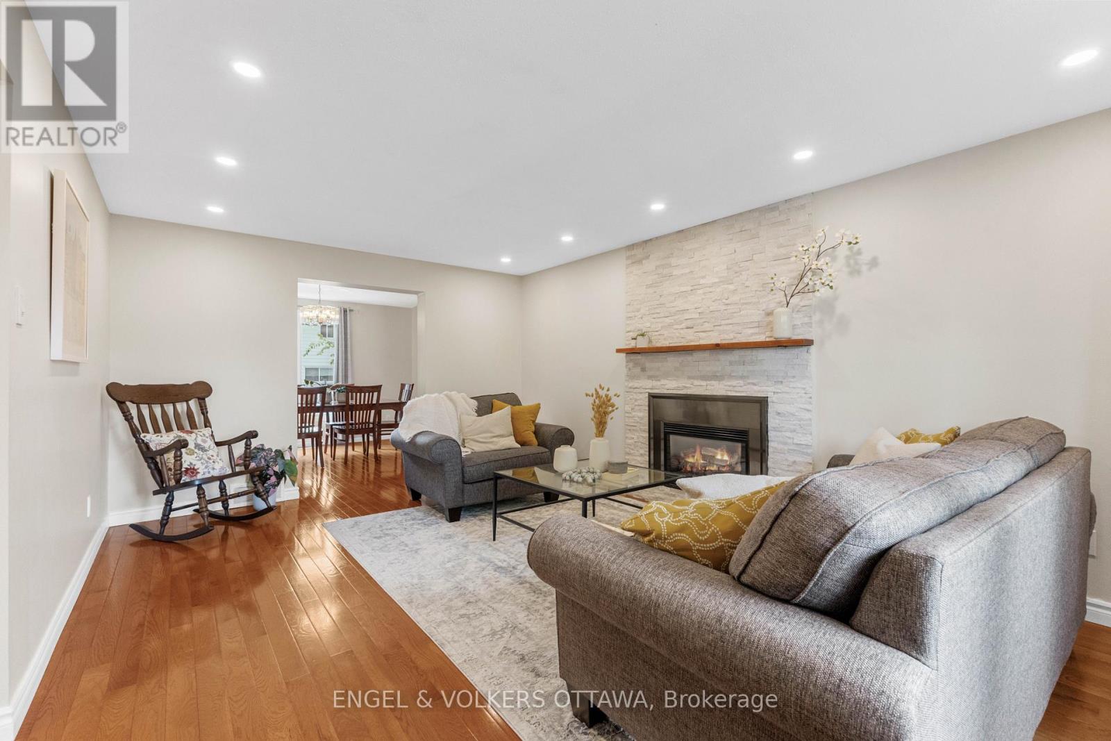 97 Queensline Drive, Ottawa, Ontario  K2H 7J6 - Photo 4 - X12838856