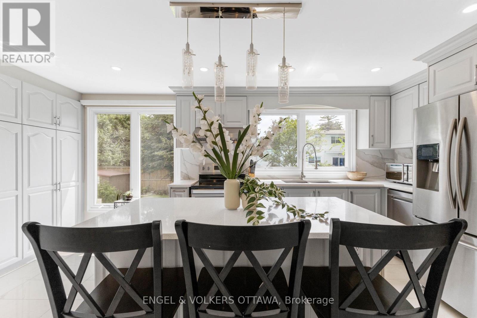 97 Queensline Drive, Ottawa, Ontario  K2H 7J6 - Photo 7 - X12838856