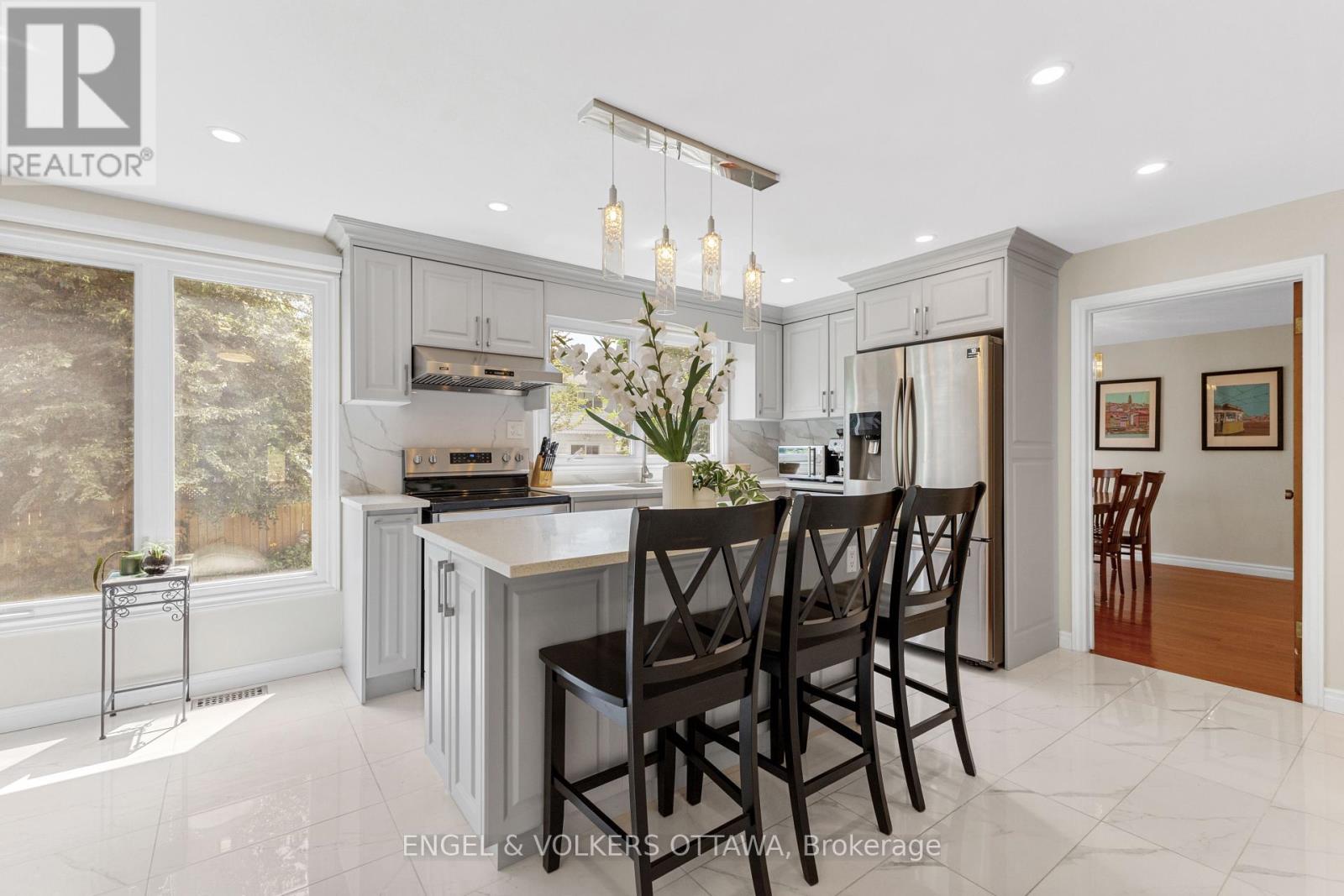 97 Queensline Drive, Ottawa, Ontario  K2H 7J6 - Photo 9 - X12838856