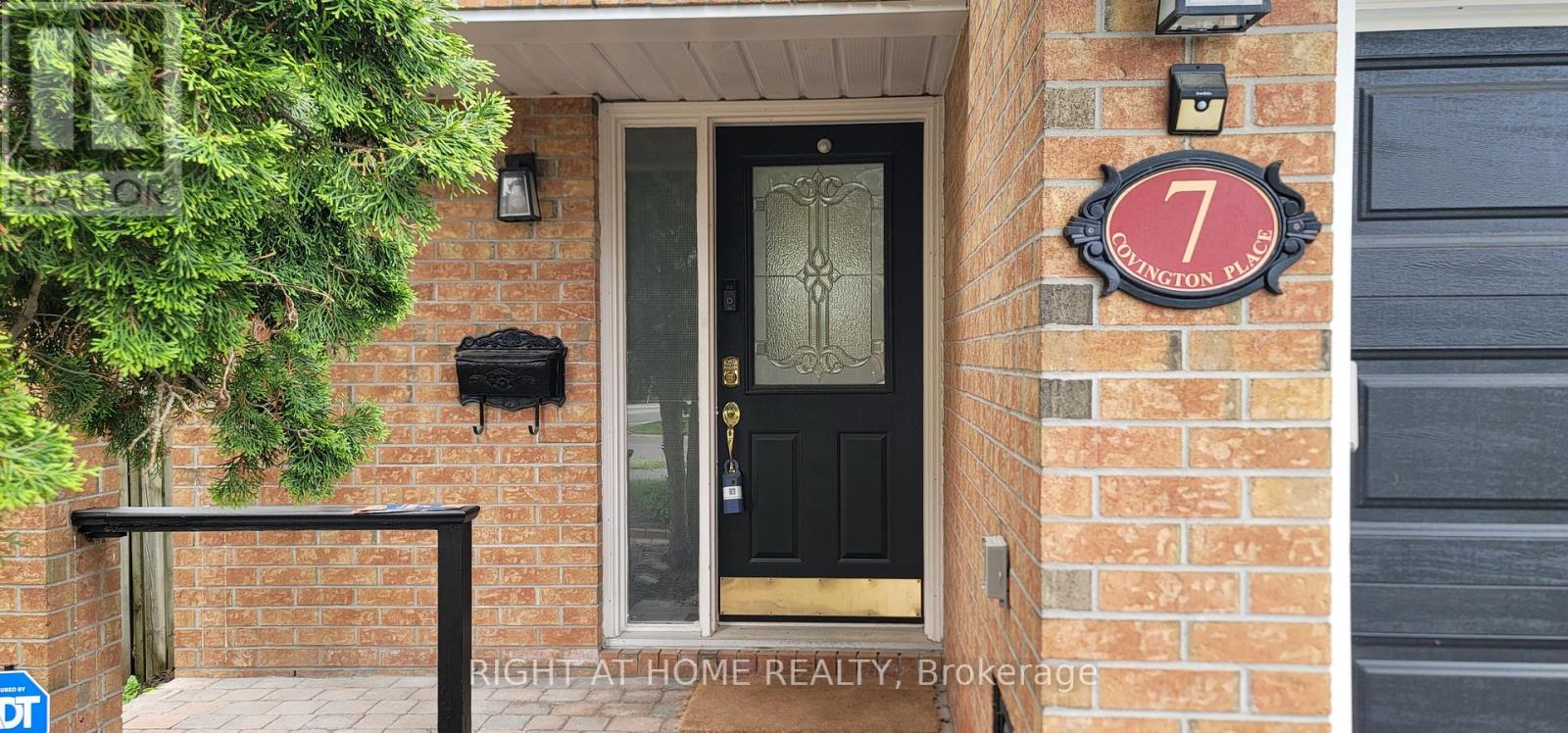 7 Covington Place, Ottawa, Ontario  K2G 6B3 - Photo 2 - X12838896