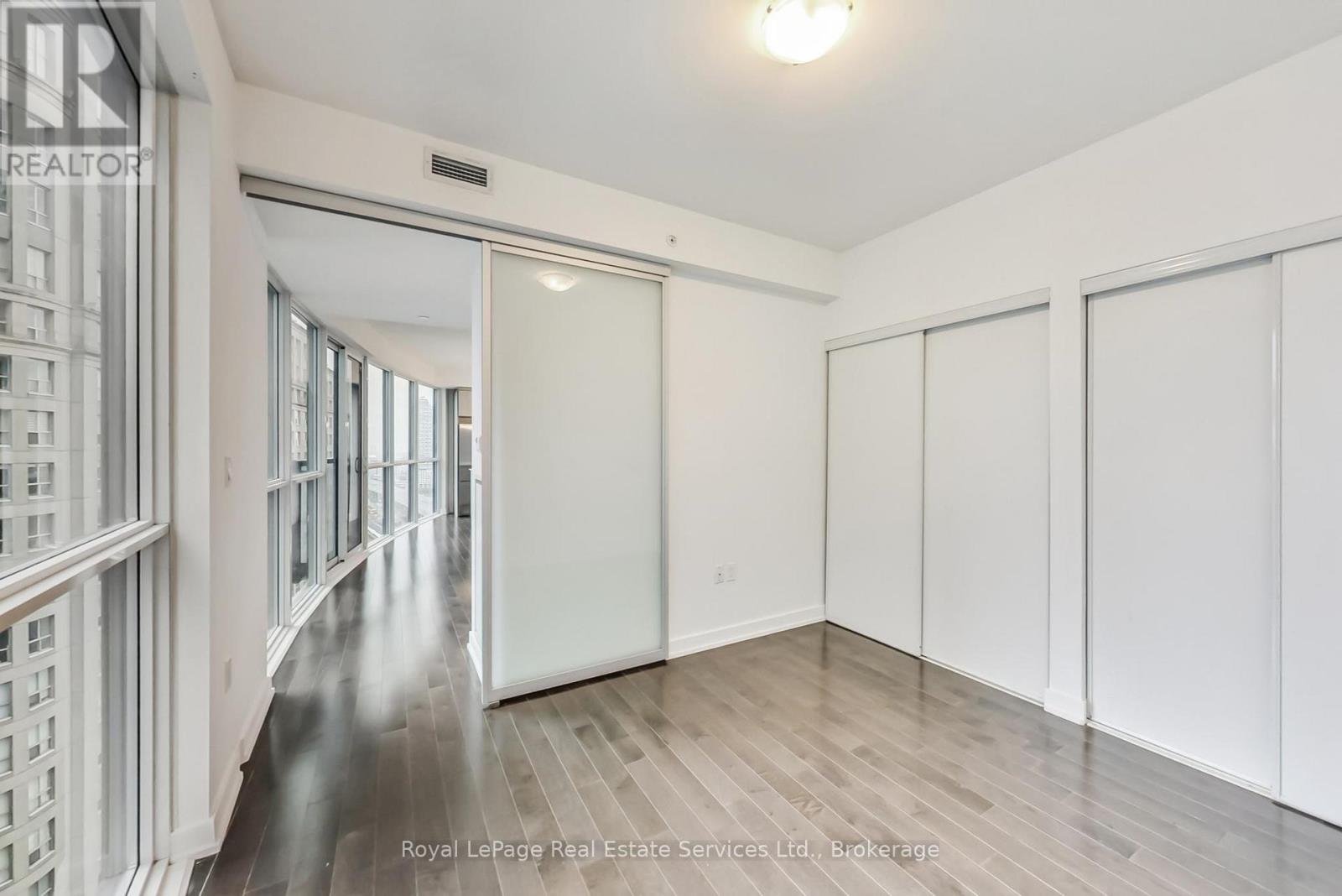 2405 - 1 The Esplanade, Toronto, Ontario  M5E 0A8 - Photo 14 - C12838718