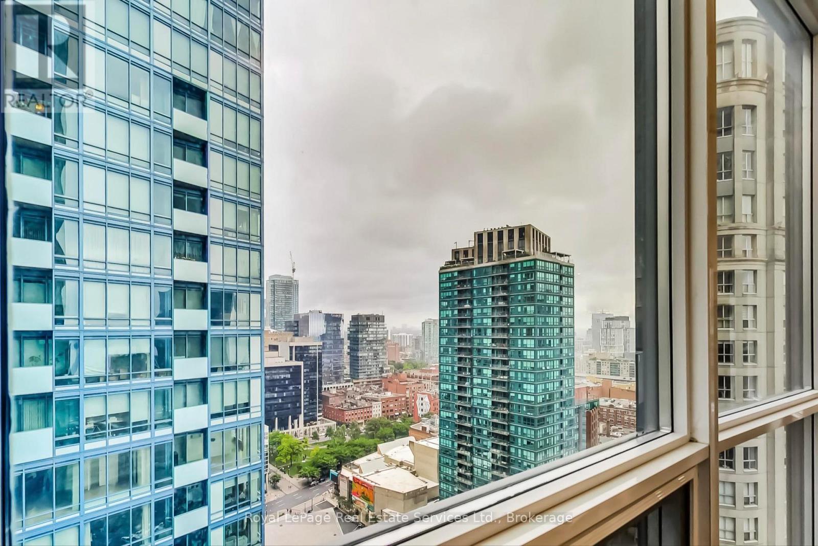 2405 - 1 The Esplanade, Toronto, Ontario  M5E 0A8 - Photo 16 - C12838718