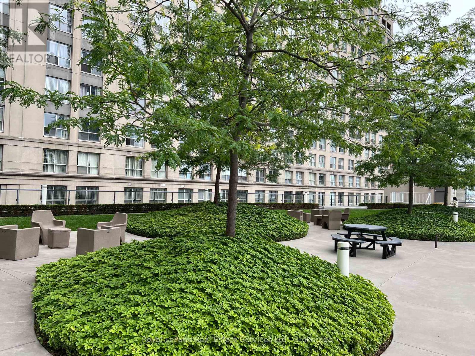 2405 - 1 The Esplanade, Toronto, Ontario  M5E 0A8 - Photo 18 - C12838718