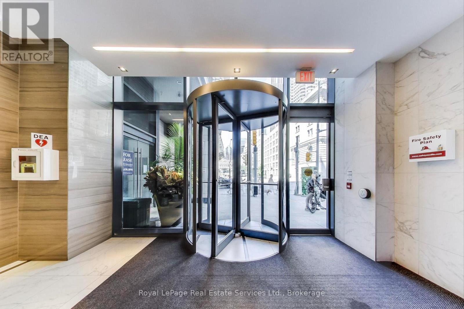 2405 - 1 The Esplanade, Toronto, Ontario  M5E 0A8 - Photo 20 - C12838718