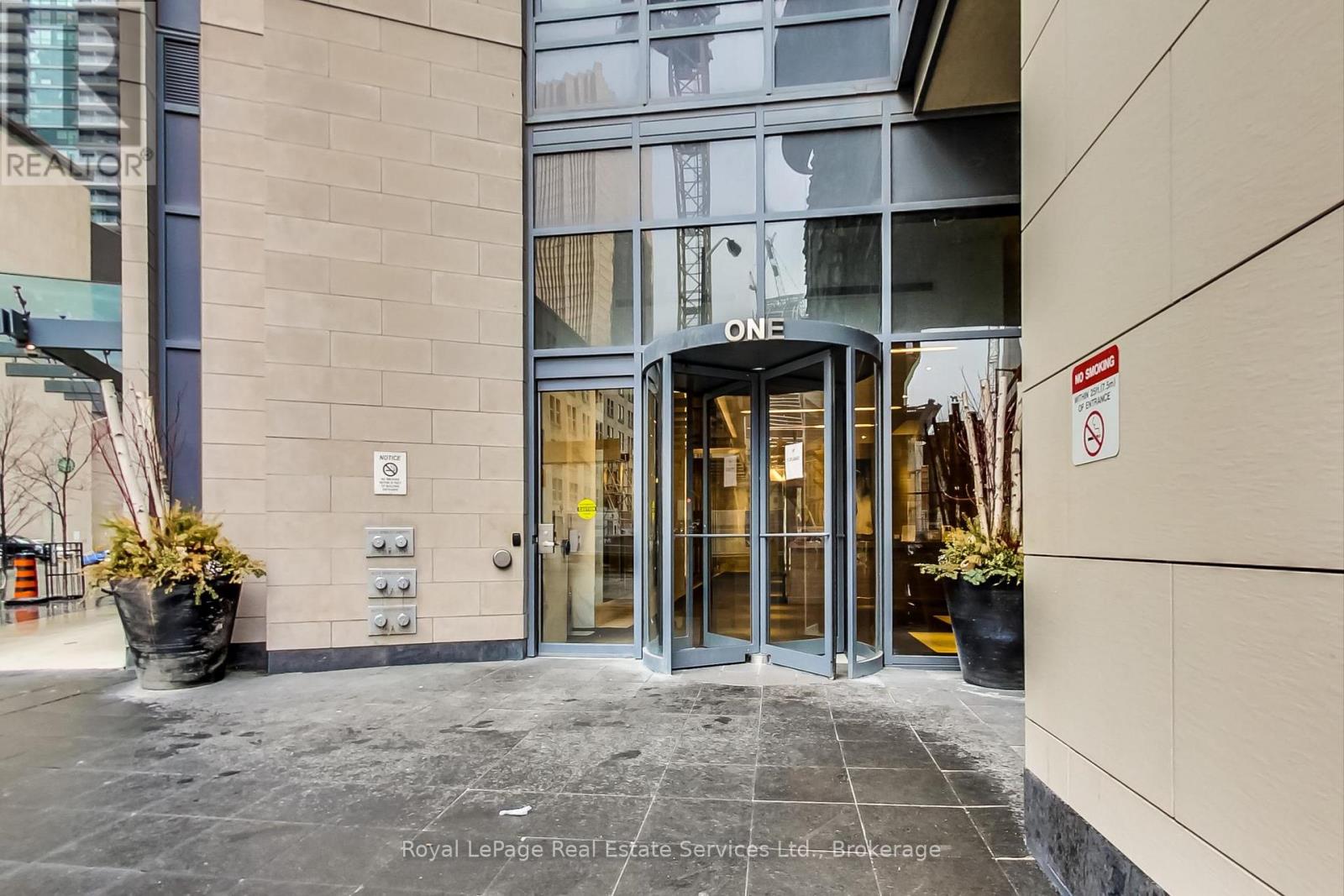 2405 - 1 The Esplanade, Toronto, Ontario  M5E 0A8 - Photo 3 - C12838718