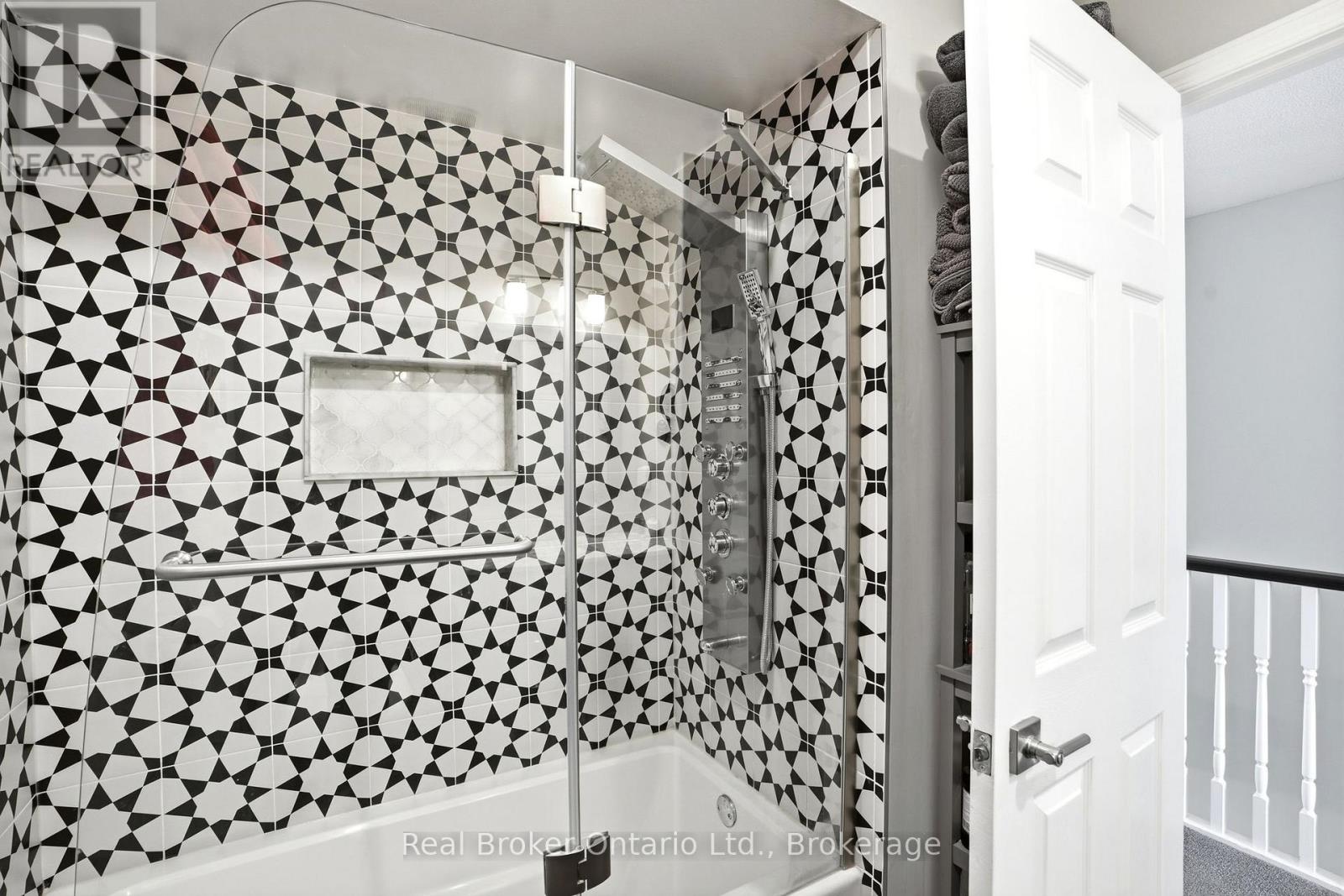 4 - 435 English Rose Lane, Oakville, Ontario  L6H 7S9 - Photo 13 - W12838766