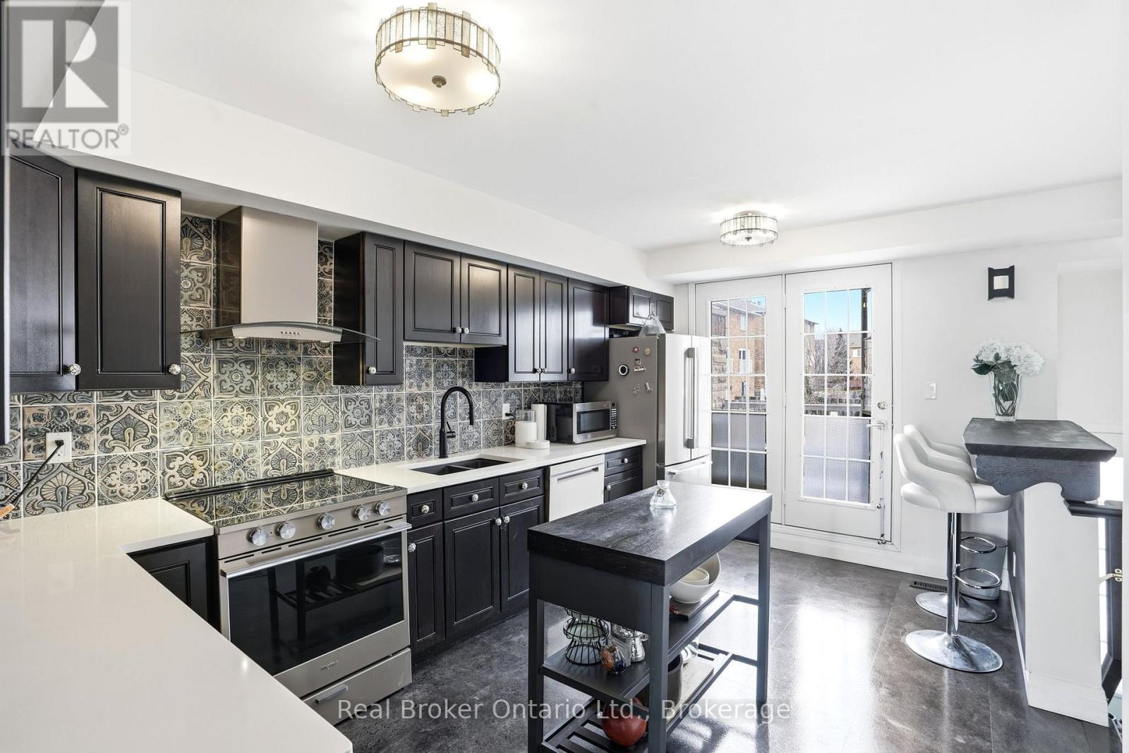 4 - 435 English Rose Lane, Oakville, Ontario  L6H 7S9 - Photo 5 - W12838766