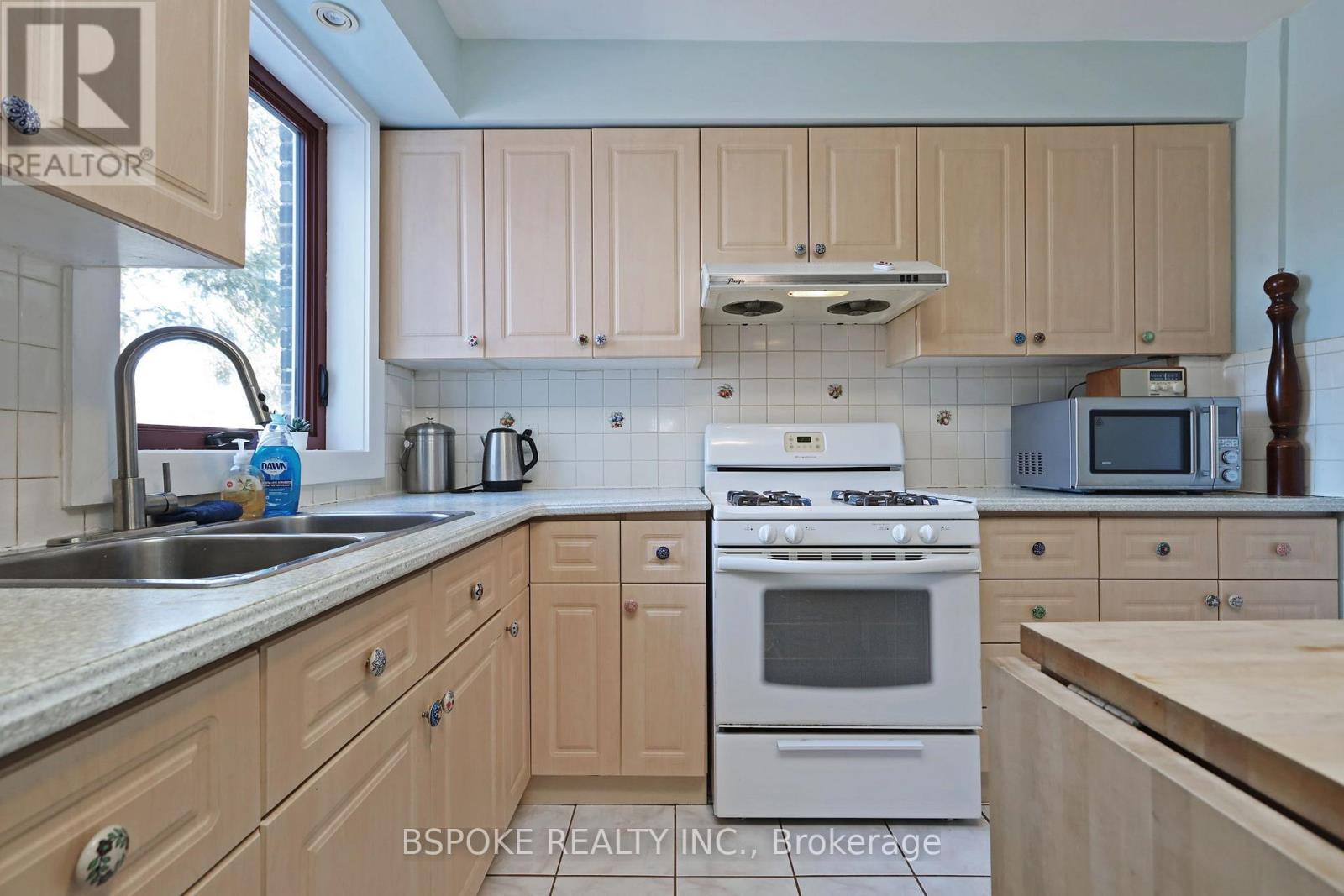 139 Greenwood Avenue, Toronto, Ontario  M4L 2P8 - Photo 8 - E12838958