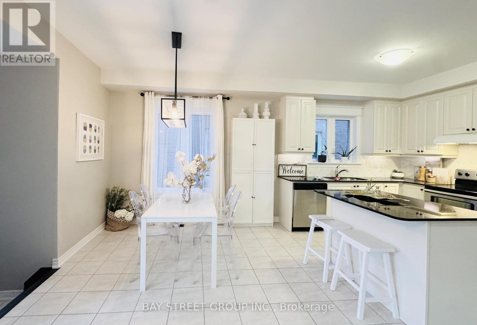 24 Plantain Lane, Richmond Hill, Ontario  L4E 1B9 - Photo 11 - N12838682