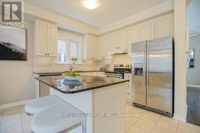 24 Plantain Lane, Richmond Hill, Ontario  L4E 1B9 - Photo 9 - N12838682