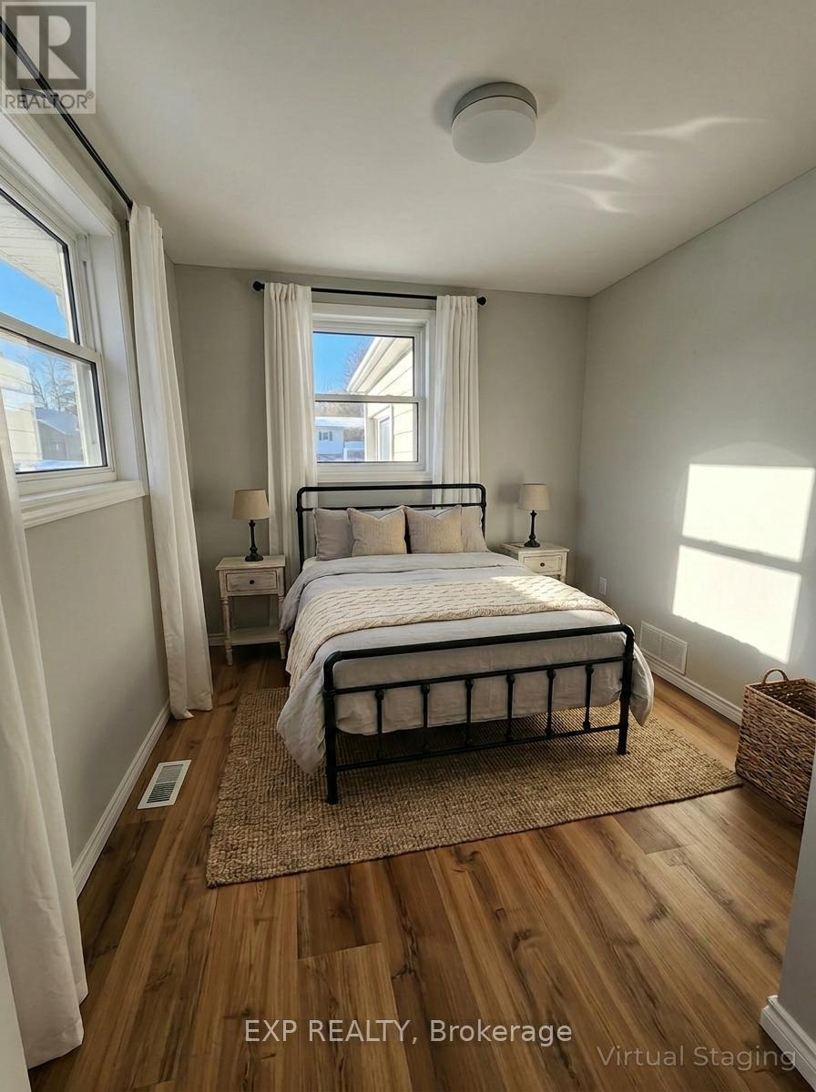 71 Lakeshore Road E, Oro-Medonte, Ontario  L0L 2E0 - Photo 4 - S12838716