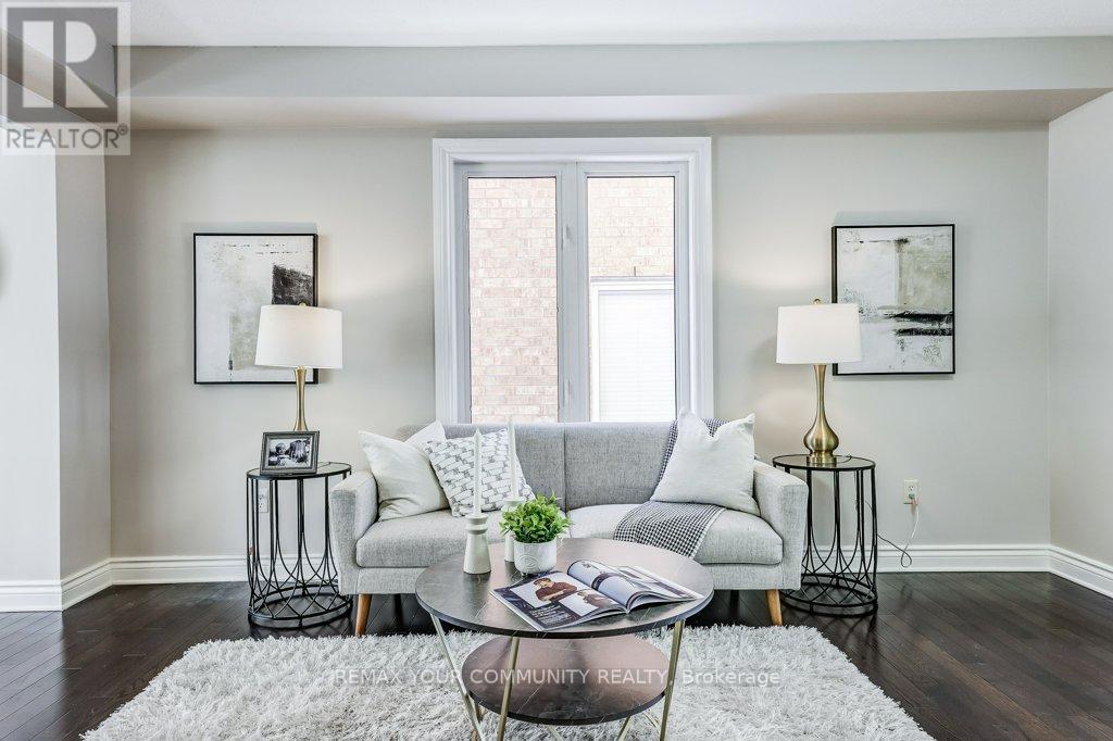 232 Penndutch Circle, Whitchurch-Stouffville, Ontario  L4A 0P1 - Photo 4 - N12838774