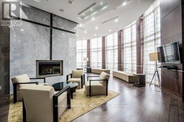 510 - 330 Burnhamthorpe Road W, Mississauga (City Centre), Ontario  L5B 0E1 - Photo 4 - W12838632