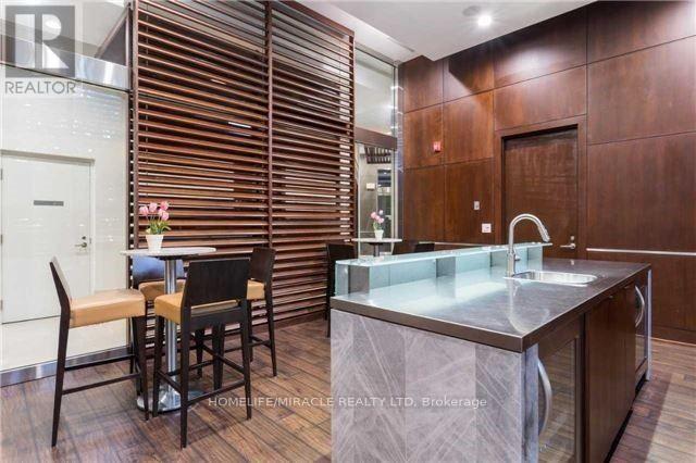 510 - 330 Burnhamthorpe Road W, Mississauga (City Centre), Ontario  L5B 0E1 - Photo 6 - W12838632