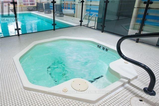 510 - 330 Burnhamthorpe Road W, Mississauga (City Centre), Ontario  L5B 0E1 - Photo 8 - W12838632