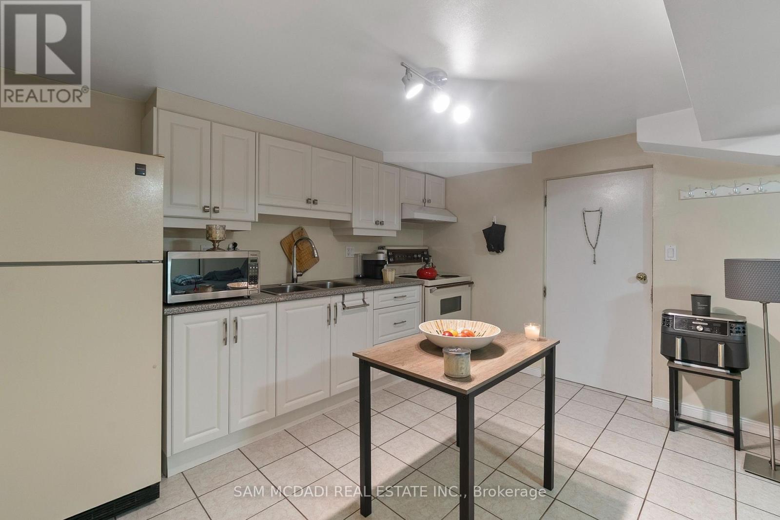 4260 Shelby Crescent, Mississauga, Ontario  L4W 3N5 - Photo 32 - W12838640