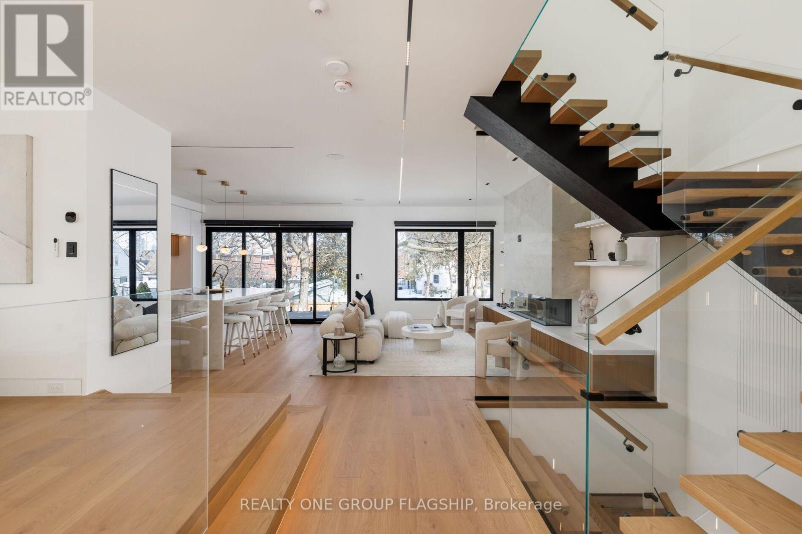 7 Bentley Drive, Toronto, Ontario  M8Z 3L9 - Photo 10 - W12838644