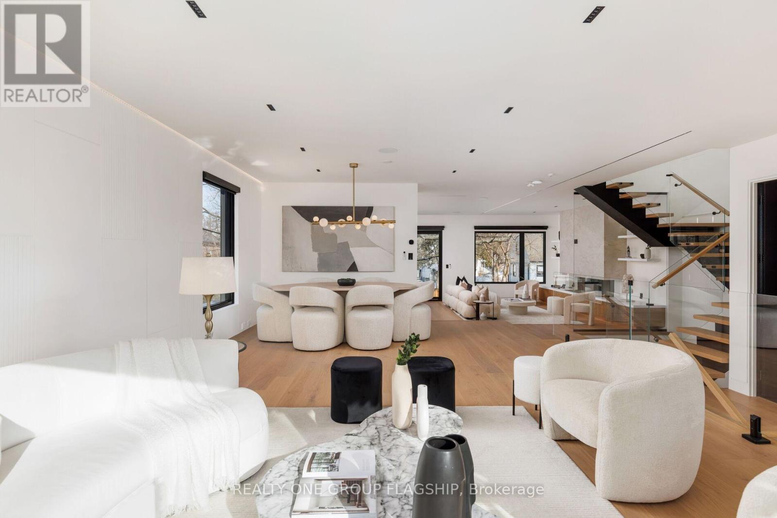 7 Bentley Drive, Toronto, Ontario  M8Z 3L9 - Photo 14 - W12838644