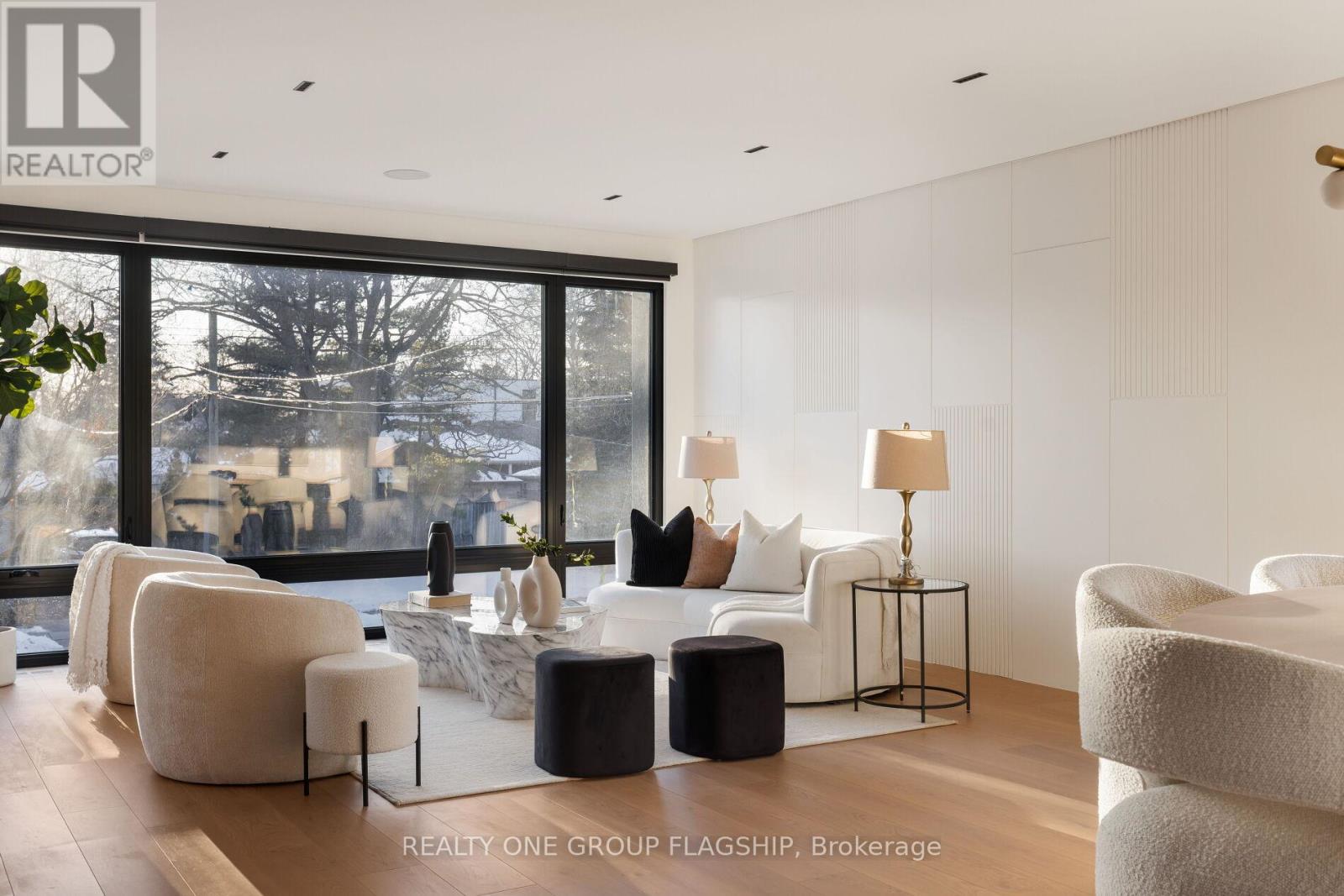 7 Bentley Drive, Toronto, Ontario  M8Z 3L9 - Photo 17 - W12838644