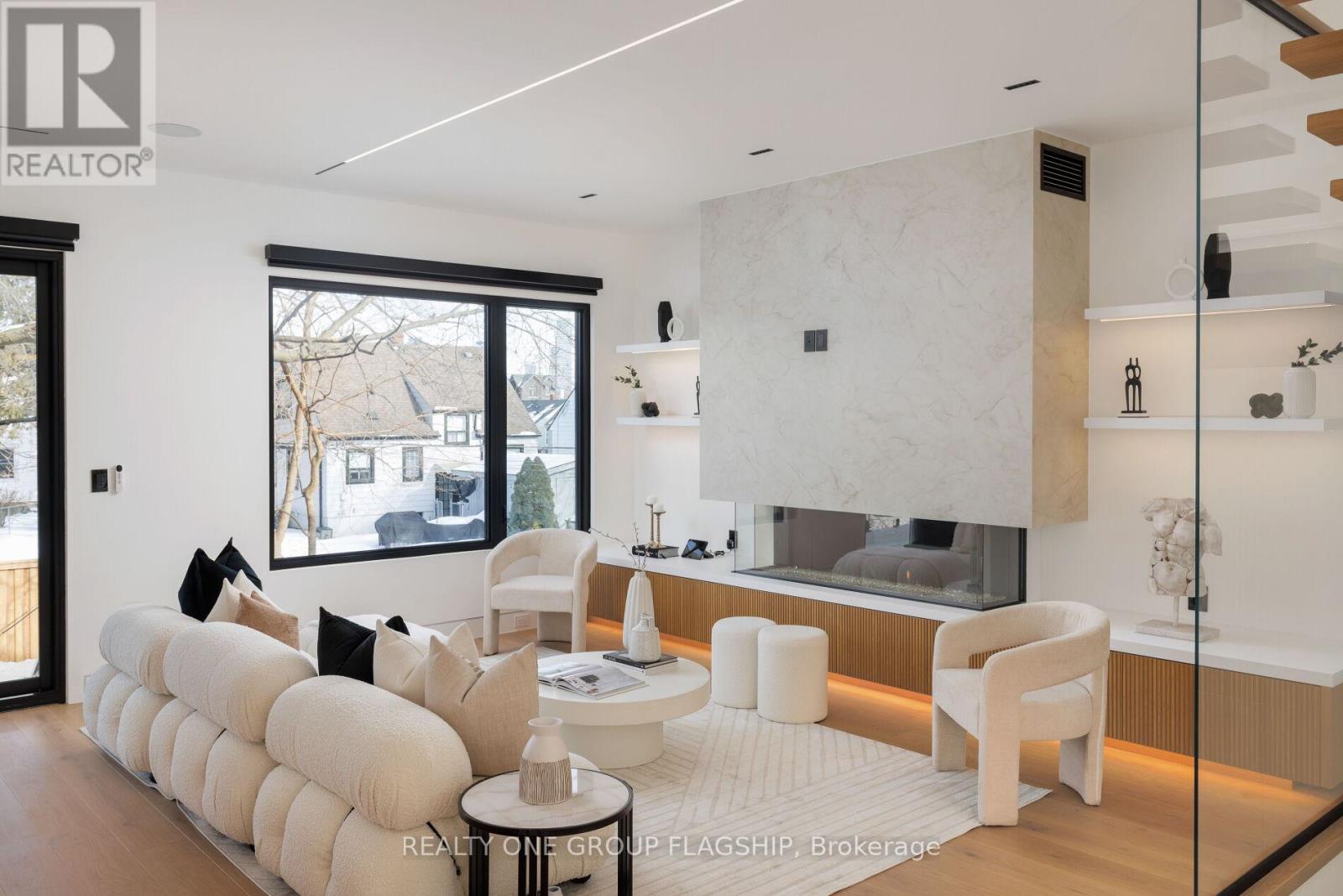 7 Bentley Drive, Toronto, Ontario  M8Z 3L9 - Photo 19 - W12838644